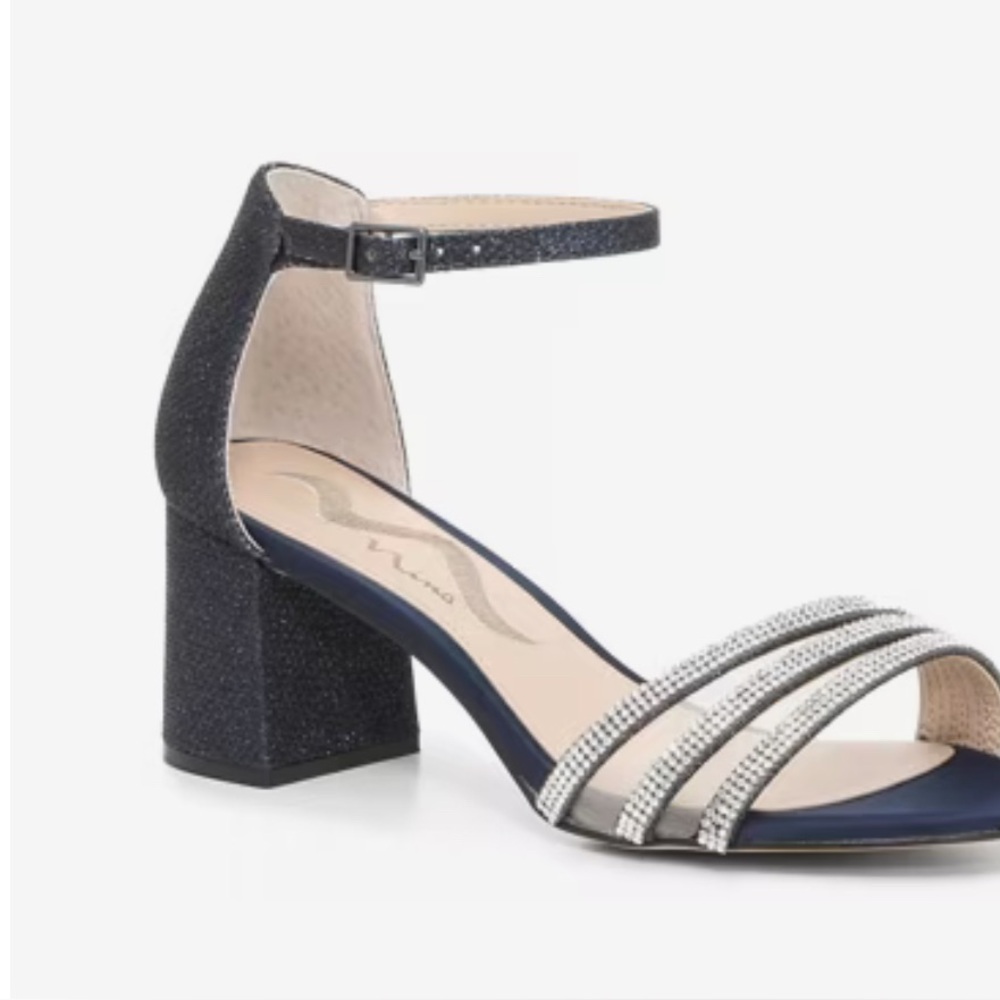 Nina Navy Dreamland Elegant sandals.  Size 8M